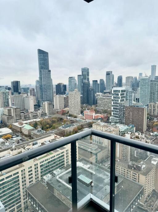 Cozy Condo Near Eatoncentre Mall Toronto Exterior photo