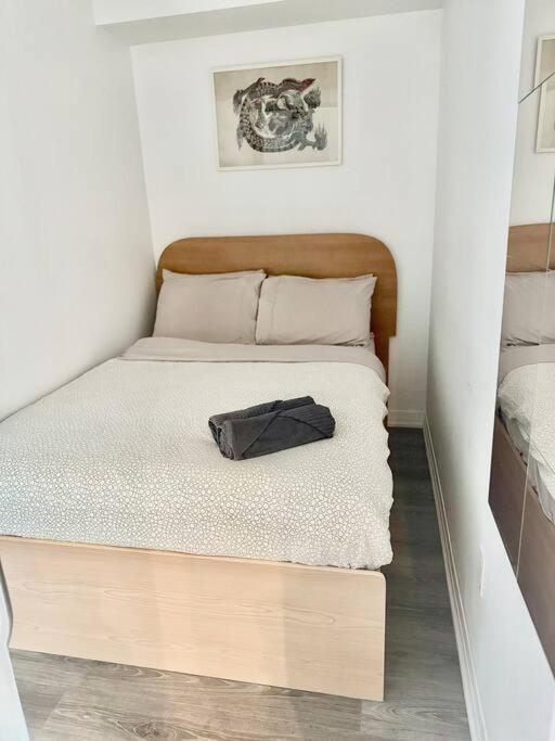 Cozy Condo Near Eatoncentre Mall Toronto Exterior photo