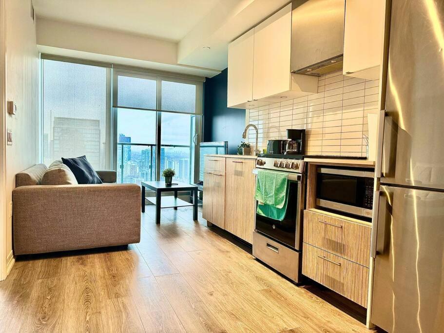 Cozy Condo Near Eatoncentre Mall Toronto Exterior photo