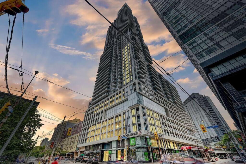 Cozy Condo Near Eatoncentre Mall Toronto Exterior photo