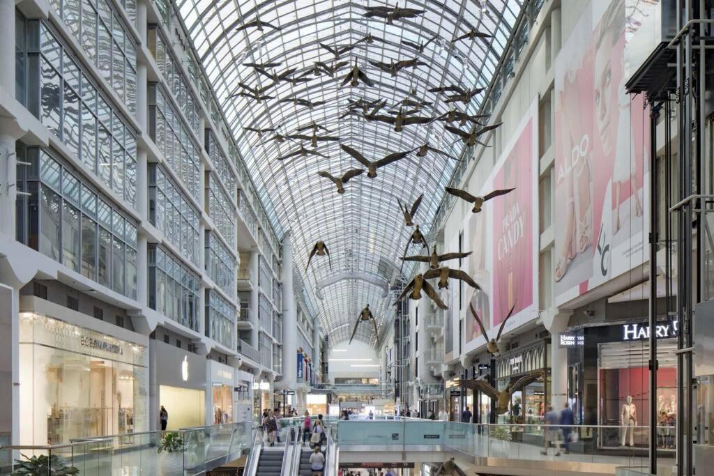 Cozy Condo Near Eatoncentre Mall Toronto Exterior photo